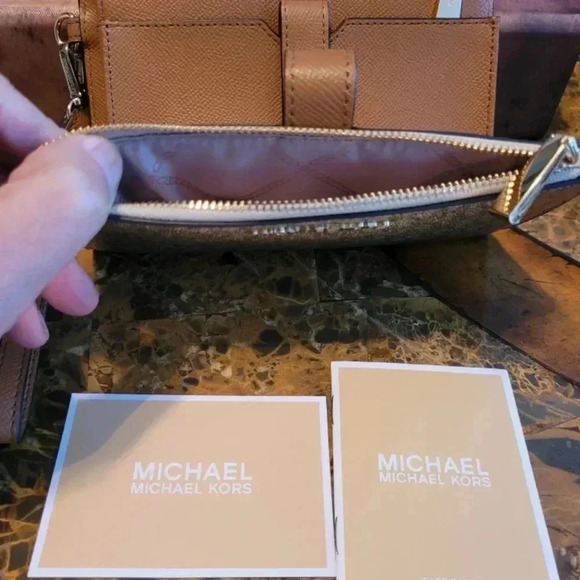 Michael Kors Jetset Wallet - Picture 6 of 6